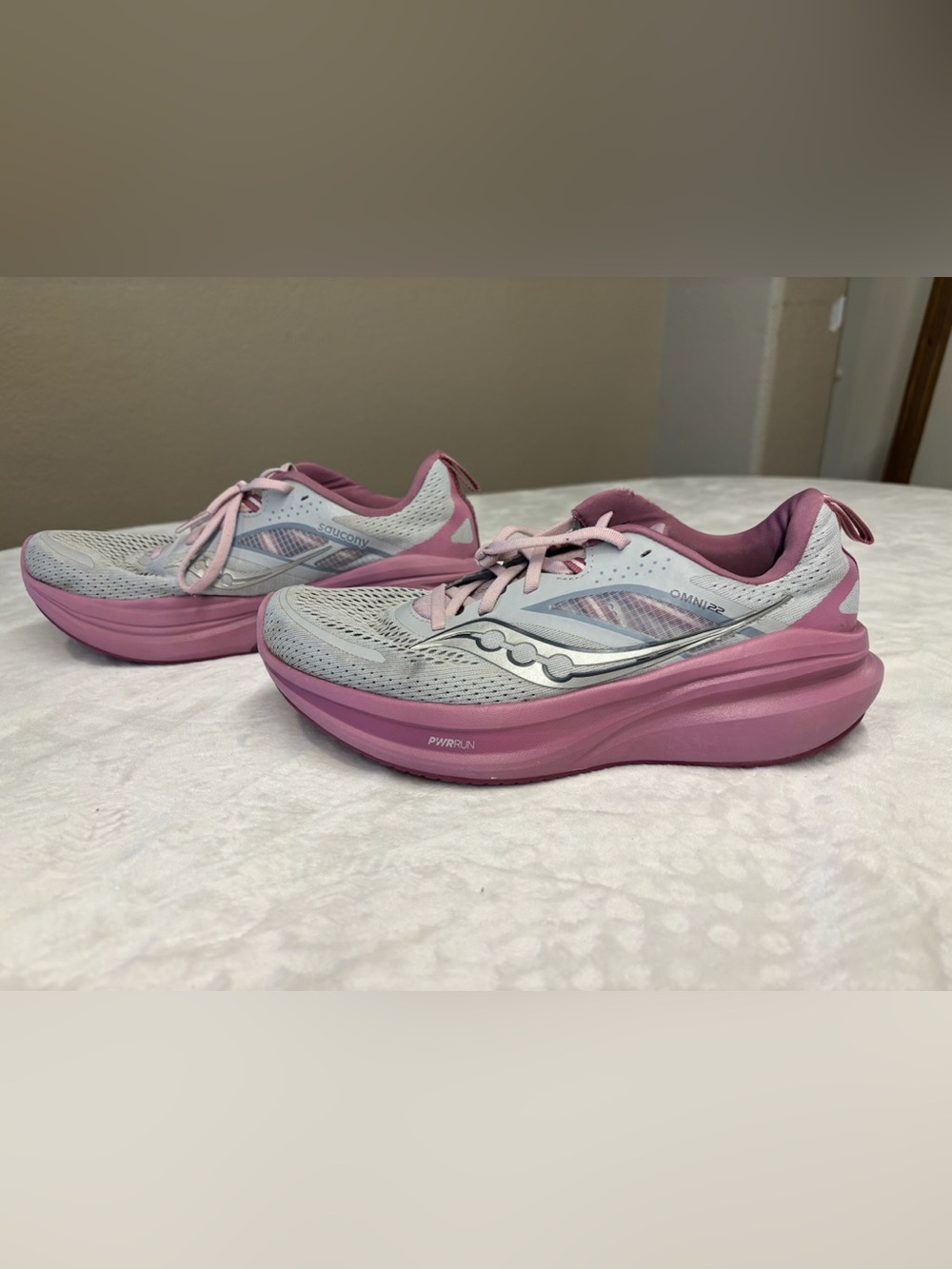 Saucony Sneakers in Size 9